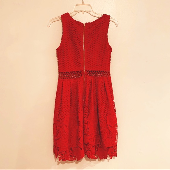 Romeo + Juliet Couture | Rosy Red Lace Dress - Picture 5 of 6